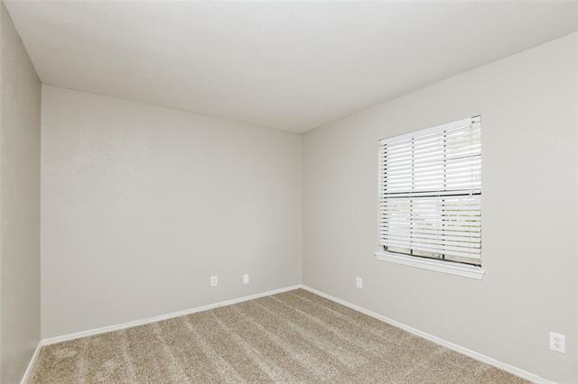 Building Photo - 628 Nora Ln
