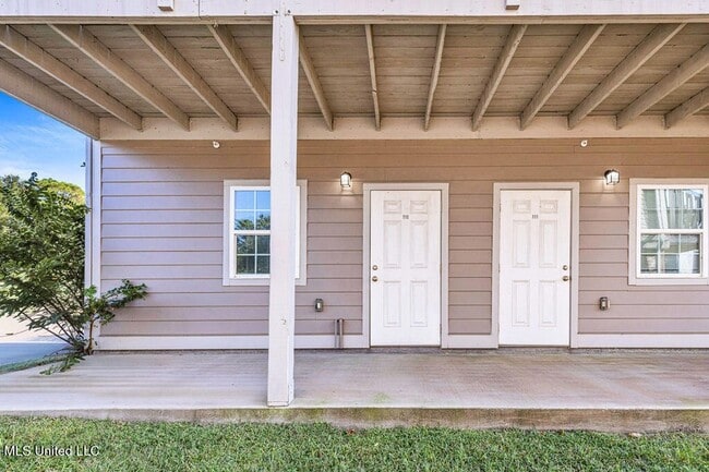 Building Photo - 112 E Orchard Loop