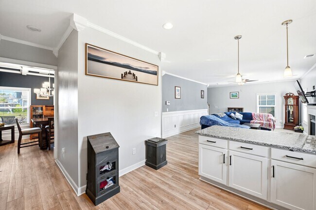 Building Photo - This beautiful - like new, energy efficient home in Grayson Park!