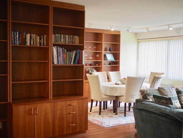 Entrance to the condo w libraries - 4500 N Park Ave