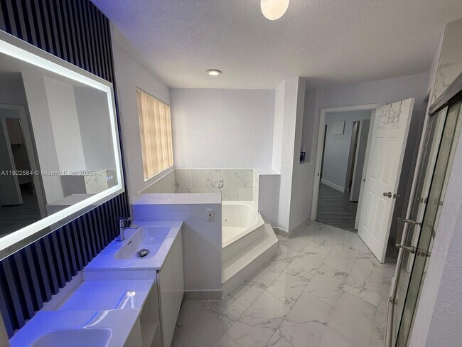 Building Photo - 9352 SW 155th Ave