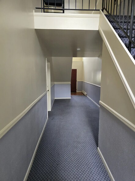 Building Photo - 1601 Cherry Hill Dr