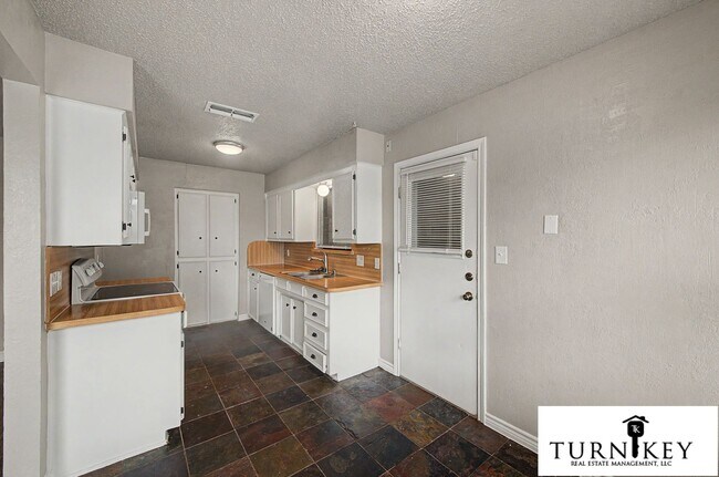Building Photo - Cozy 3/2 Burleson Charmer | Wood-Burning Fireplace | 2-Car Garage | Pet-Friendly