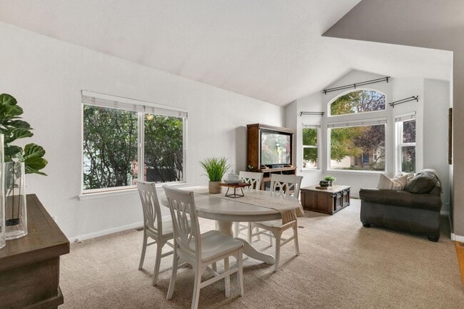 Building Photo - 8100 Lighthouse Ln