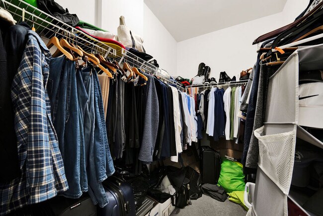 Building Photo - 910 W Huron St