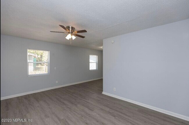 Building Photo - 2513 Spirea St