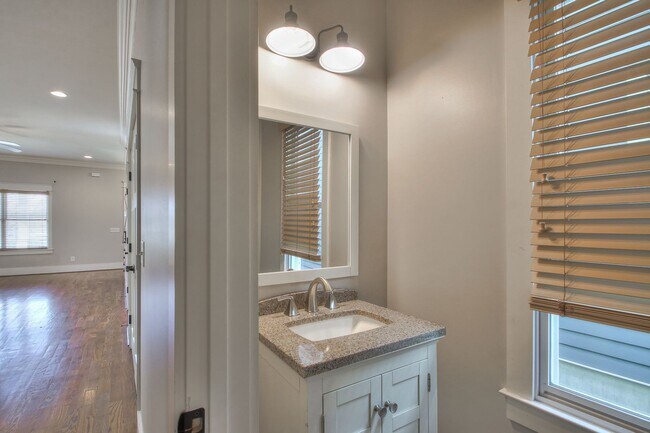 Building Photo - Great East Nashville 3BR Home