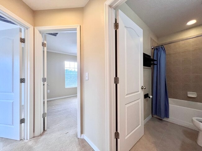 Building Photo - Gorgeous 3-bedroom, 2 1/2-bath End Unit To...