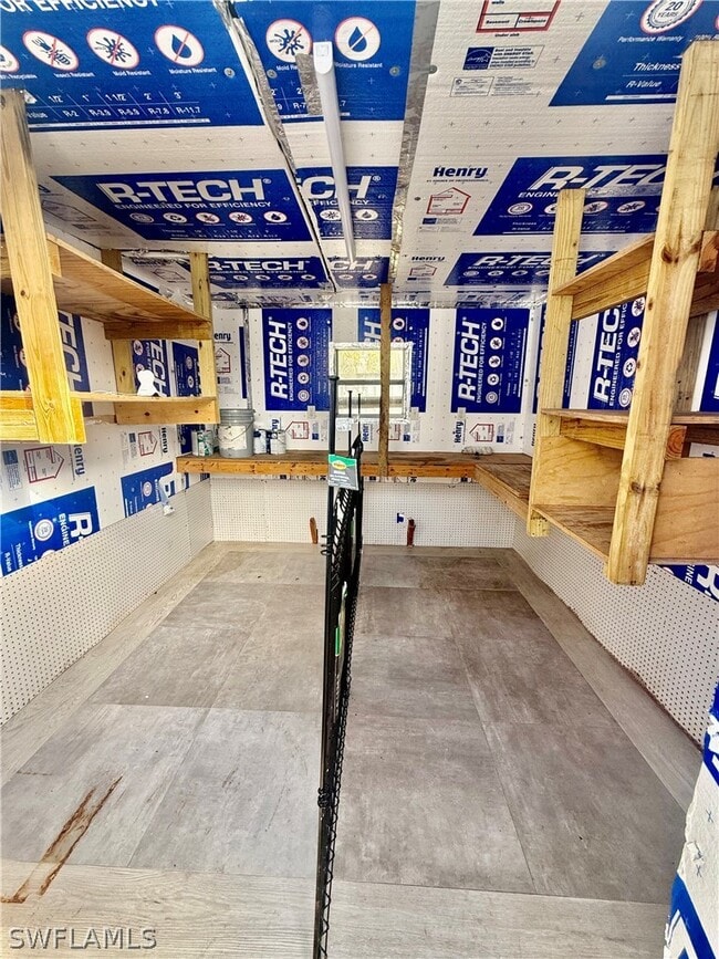 Building Photo - 733 Pine Cone Ln