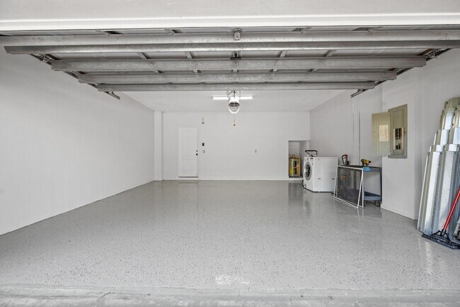 Building Photo - 4205 Bamboo Palm Ct
