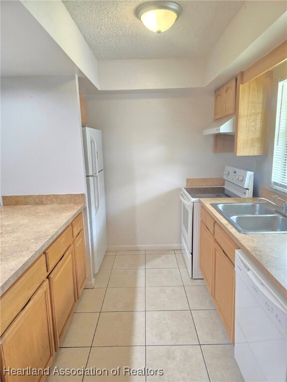 Building Photo - 4014 Vilabella Dr