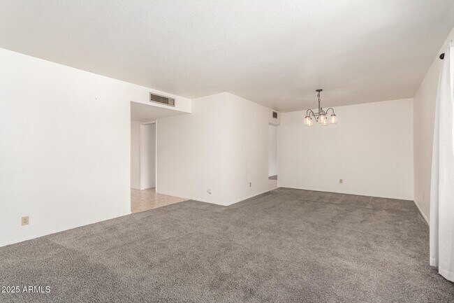 Building Photo - 11621 N 39th St