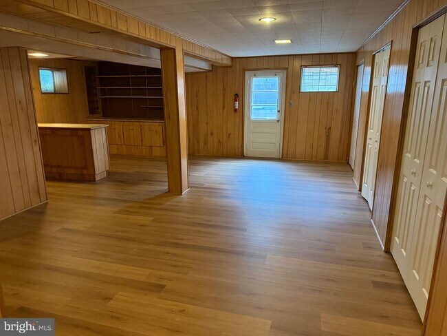 Building Photo - 303 Charlton Ct