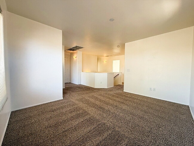 Building Photo - Spacious & Stylish in the Heart of Surprise!
