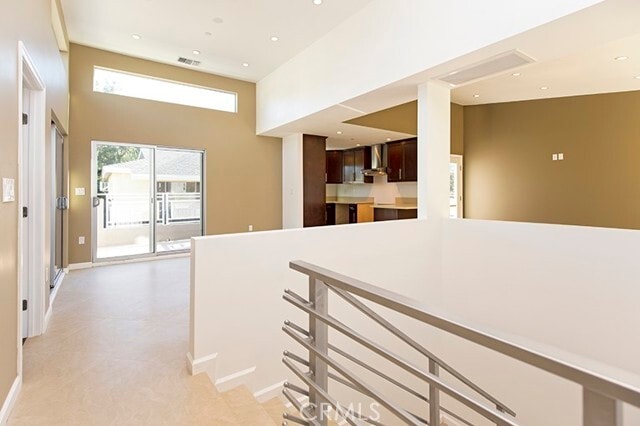 Building Photo - 3240 Montrose Ave