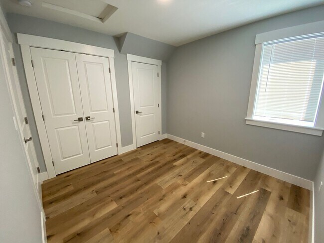 Building Photo - 408 Pine St