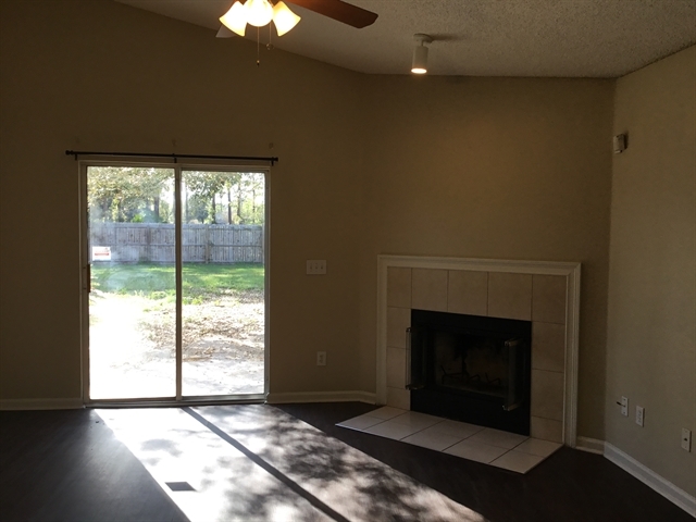 Building Photo - 2702 Fox Creek Dr E