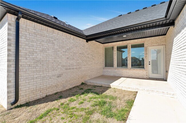 Building Photo - 4805 W Sturgeon St