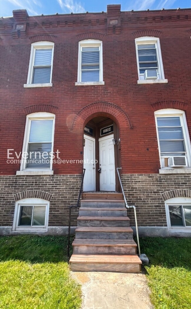 Building Photo - 3720 Fairview Ave