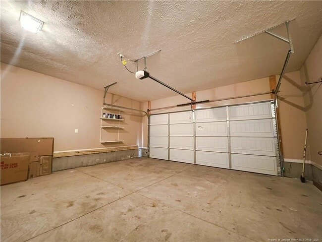 Building Photo - 395 Americana Dr