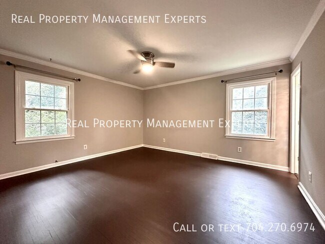 Building Photo - 3311 Tyrone Dr