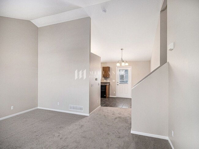 Building Photo - Springhill Multi-Level