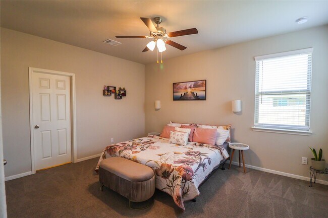 Building Photo - 27035 Badger Way