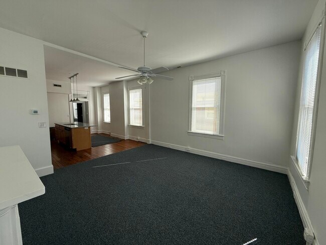Building Photo - 212 W 6th St