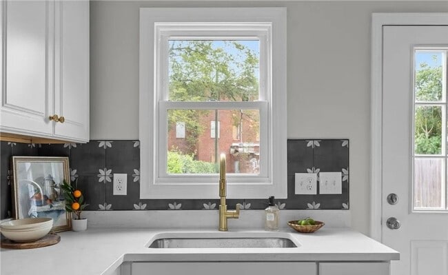 Building Photo - Newly Renovated 4 Bedroom, 2 Full Bath Home, Available Immediately!