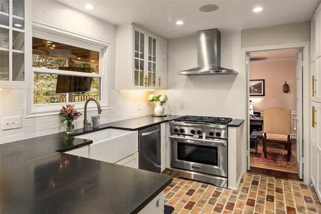 Building Photo - 5805 Harrington Cove