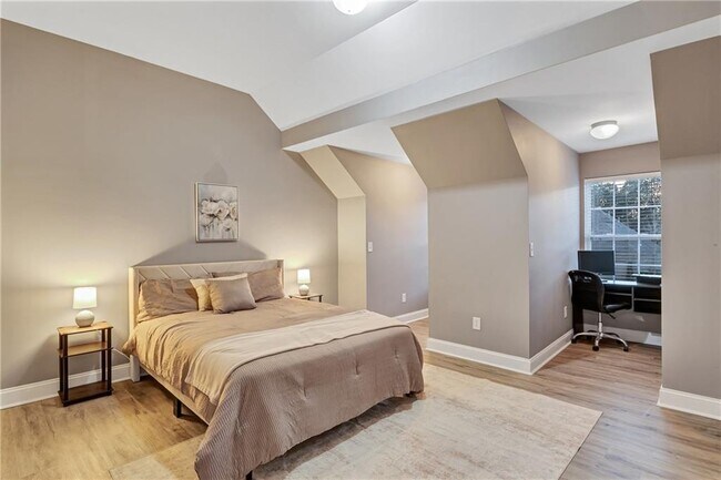 Building Photo - 1141 Carillon Dr SE