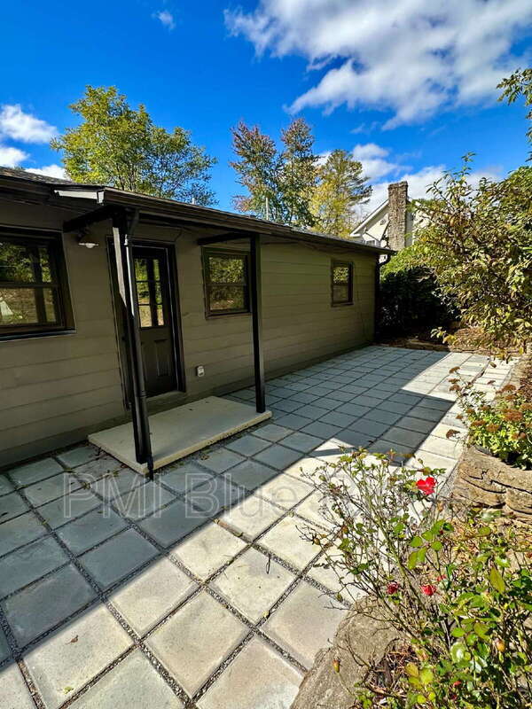 Building Photo - 2028 Arlington Pl