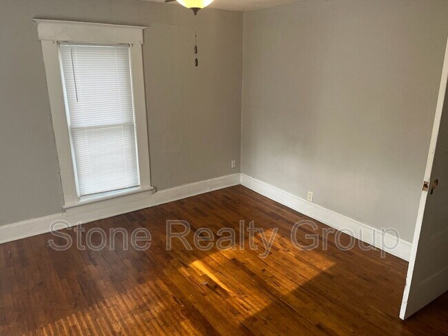 Building Photo - 1208 S 7th St