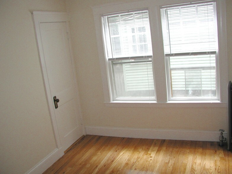 Bedroom 1 - 13 Higgins St