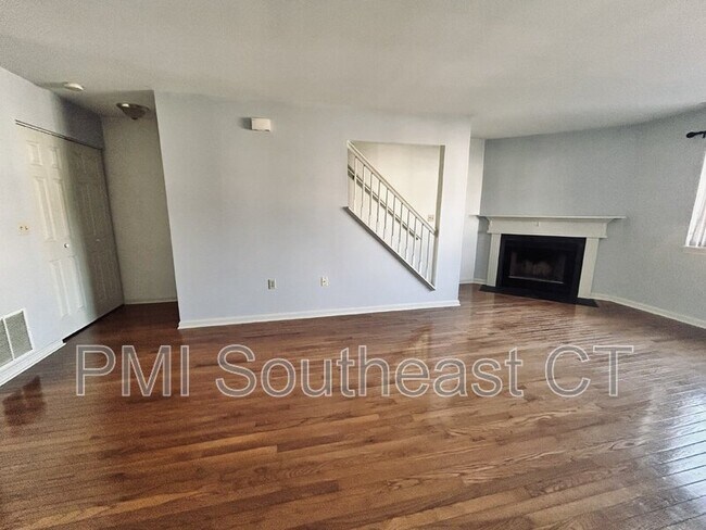 Building Photo - 310 Boston Post Rd