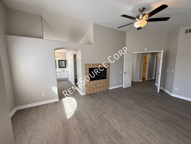 Building Photo - 40055 Castana Ln