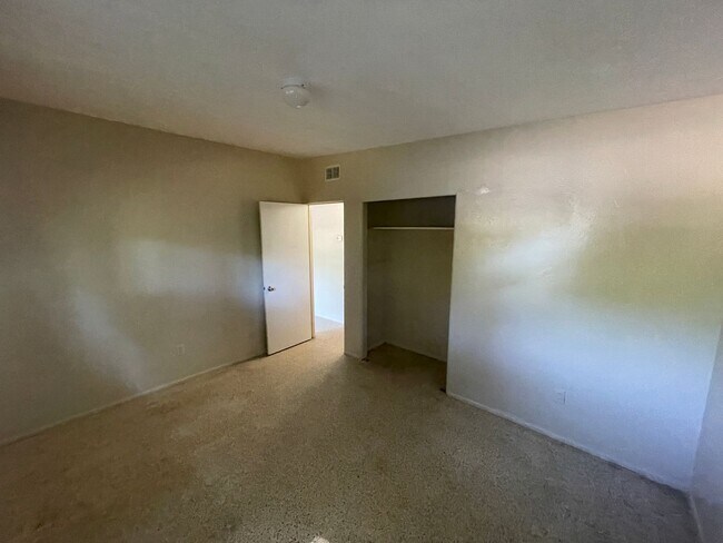 Building Photo - 2/1 Single Family Home