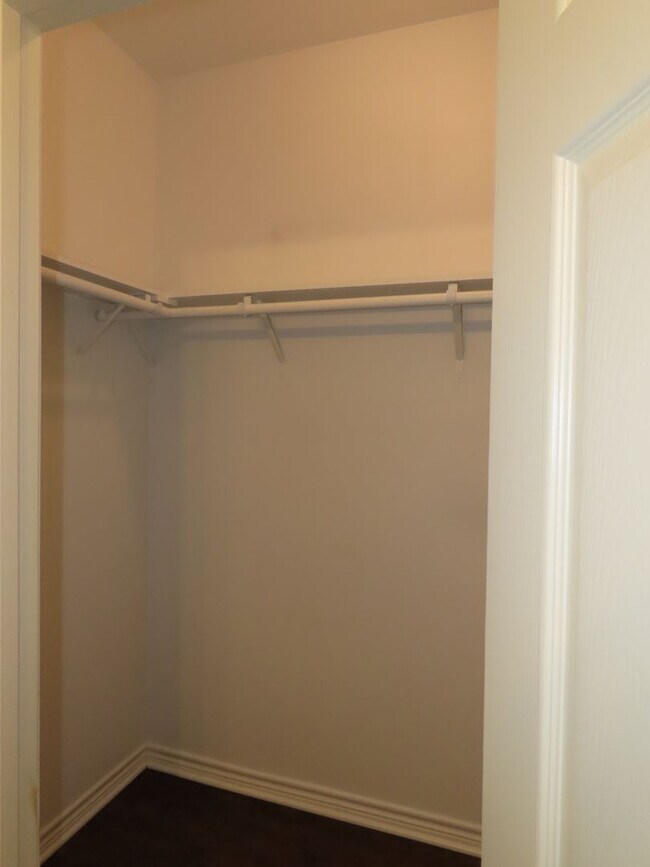 Building Photo - 2434 Haverhill Dr
