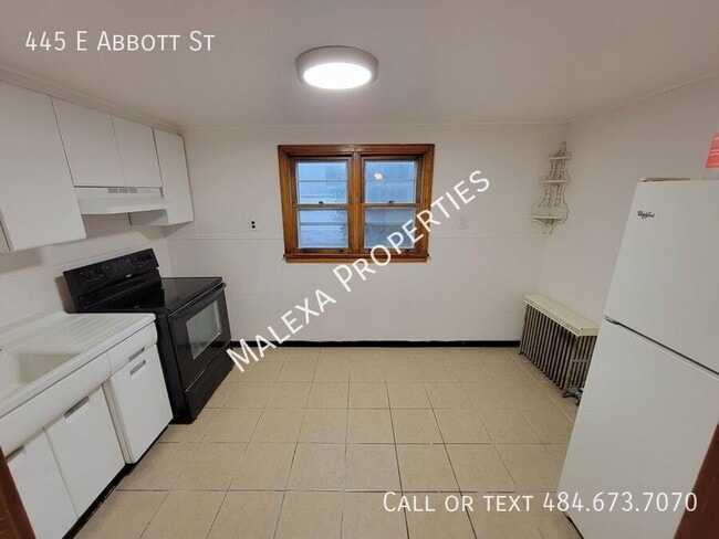 Building Photo - 445 E Abbott St