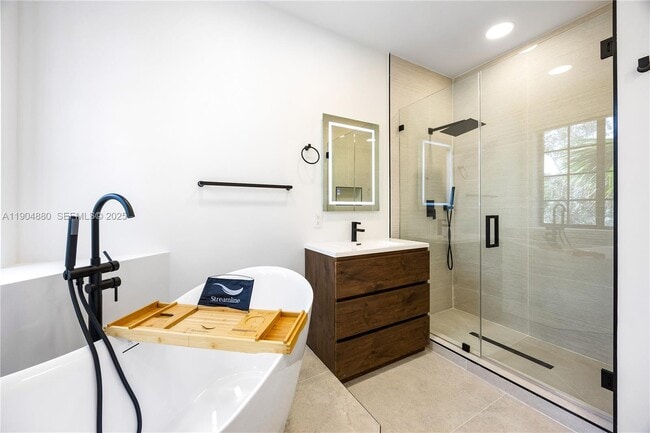 Building Photo - 2790 Center Ct Dr