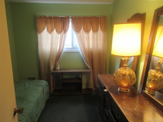 Building Photo - 5 Coyne Dr