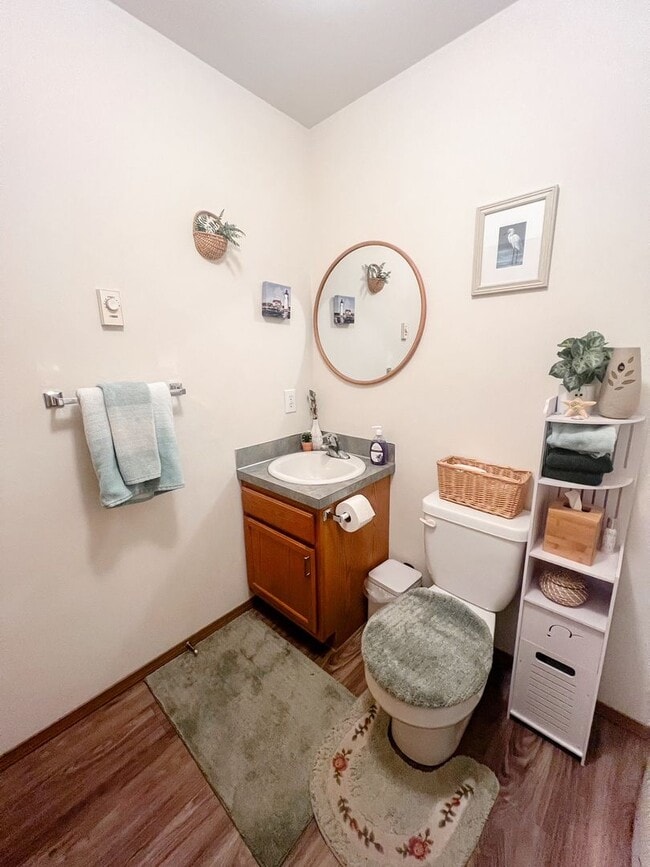 Building Photo - 3BD/2.75BA Duplex. Pet Friendly!