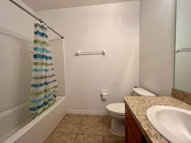 Building Photo - Plant City Townhome!!