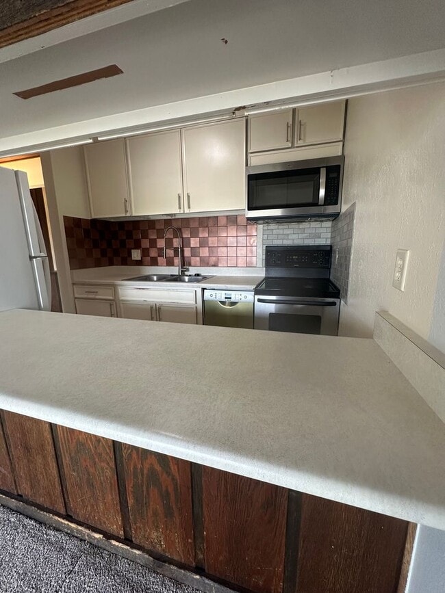Building Photo - Yacht Club Condo - Great 3 Bedroom/2 Bath Unit w/Lake Access