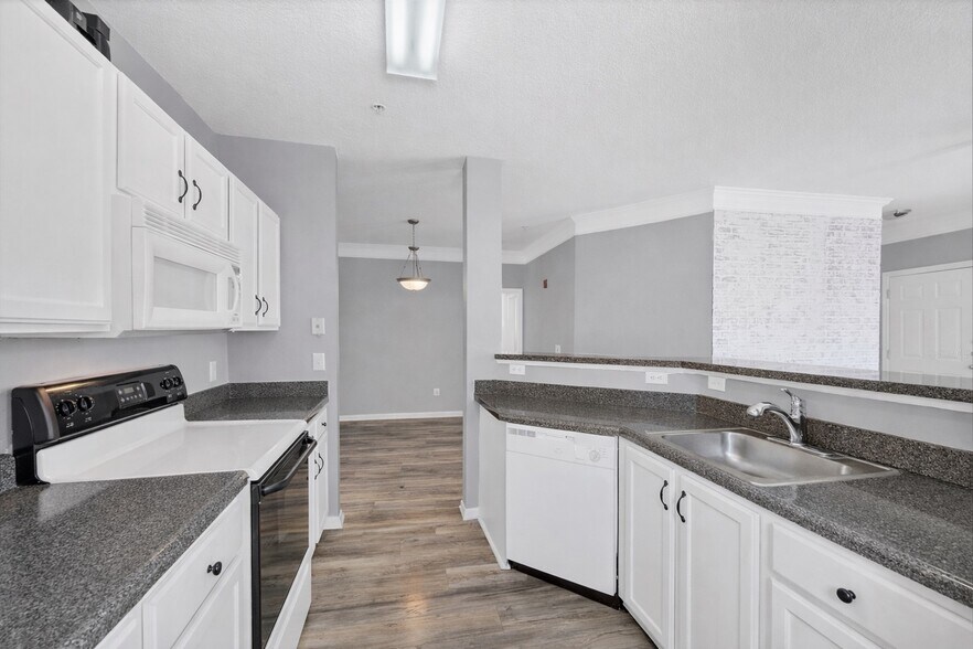 Building Photo - 4802 51st St W