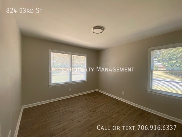 Building Photo - MOVE IN READY HOME in Desirable Neighborhood