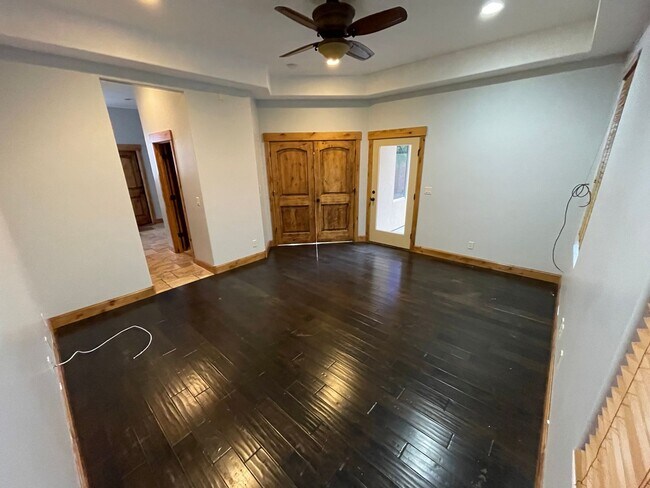 Building Photo - 3 bed 3 bath home - Located just below The D sign! MUST SEE PICTURES!