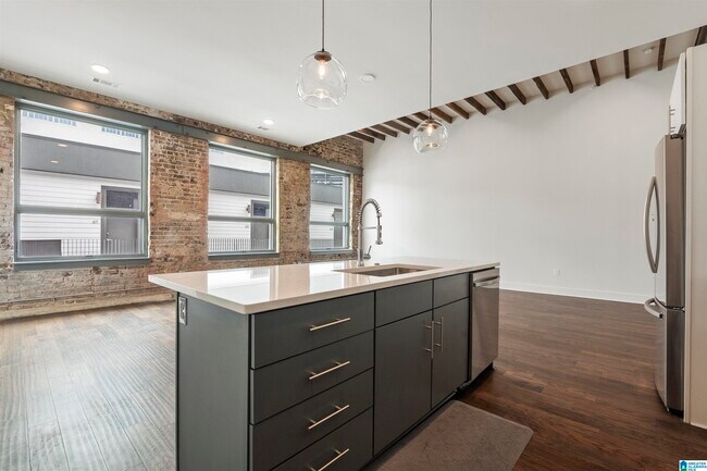 Building Photo - 1801 2nd Ave N