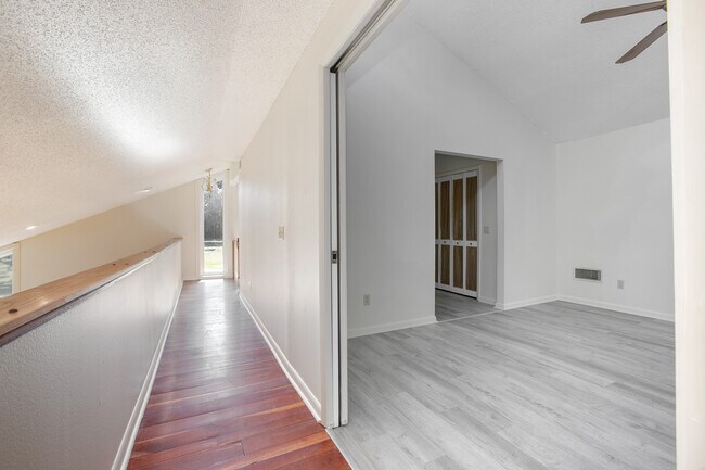 Building Photo - 5735 Fox Hollow Rd