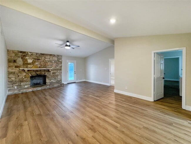 Building Photo - 1502 Glen Burnie Dr